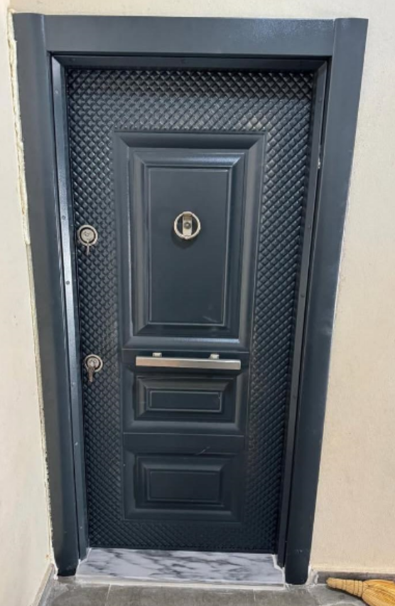 Çağdaş Gri Güvenlik Kapısı